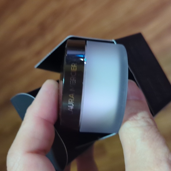 Laura Mercier Secret Brightening Powder For Under Eyes - Picture 5 of 7